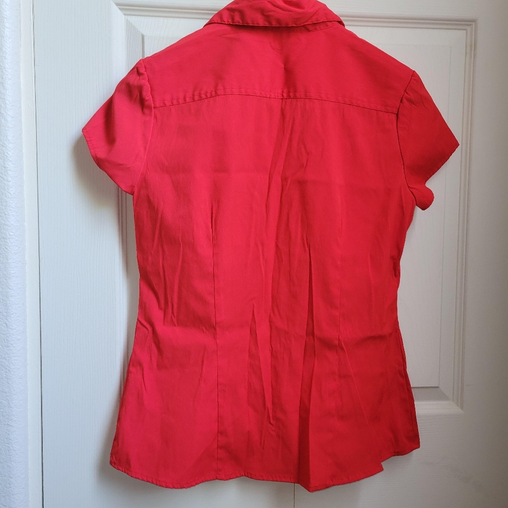 Red Button down medium 🌟 - Picture 2 of 3
